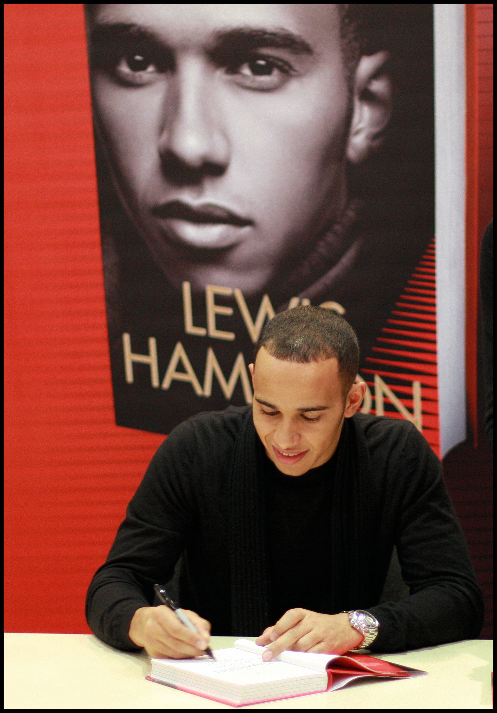 Lewis Hamilton (21 mln)